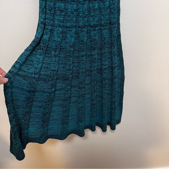 AMANDA UPRICHARD Braylen Cable Knit Sleeveless Sweater Dress. Size Small - Picture 7 of 13